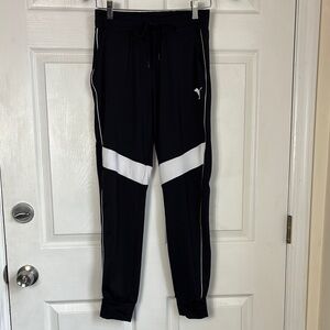 PINK by Victoria’s Secret Black and White ultimate jogger size Small Dog logo